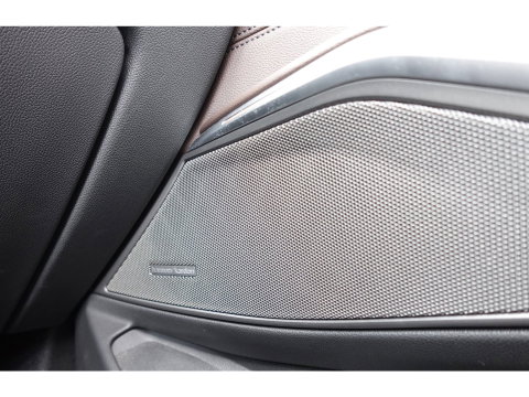 BMW 3-serie 320i High Executive PANO H&K LEDER
