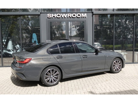 BMW 3-serie 320i High Executive PANO H&K LEDER