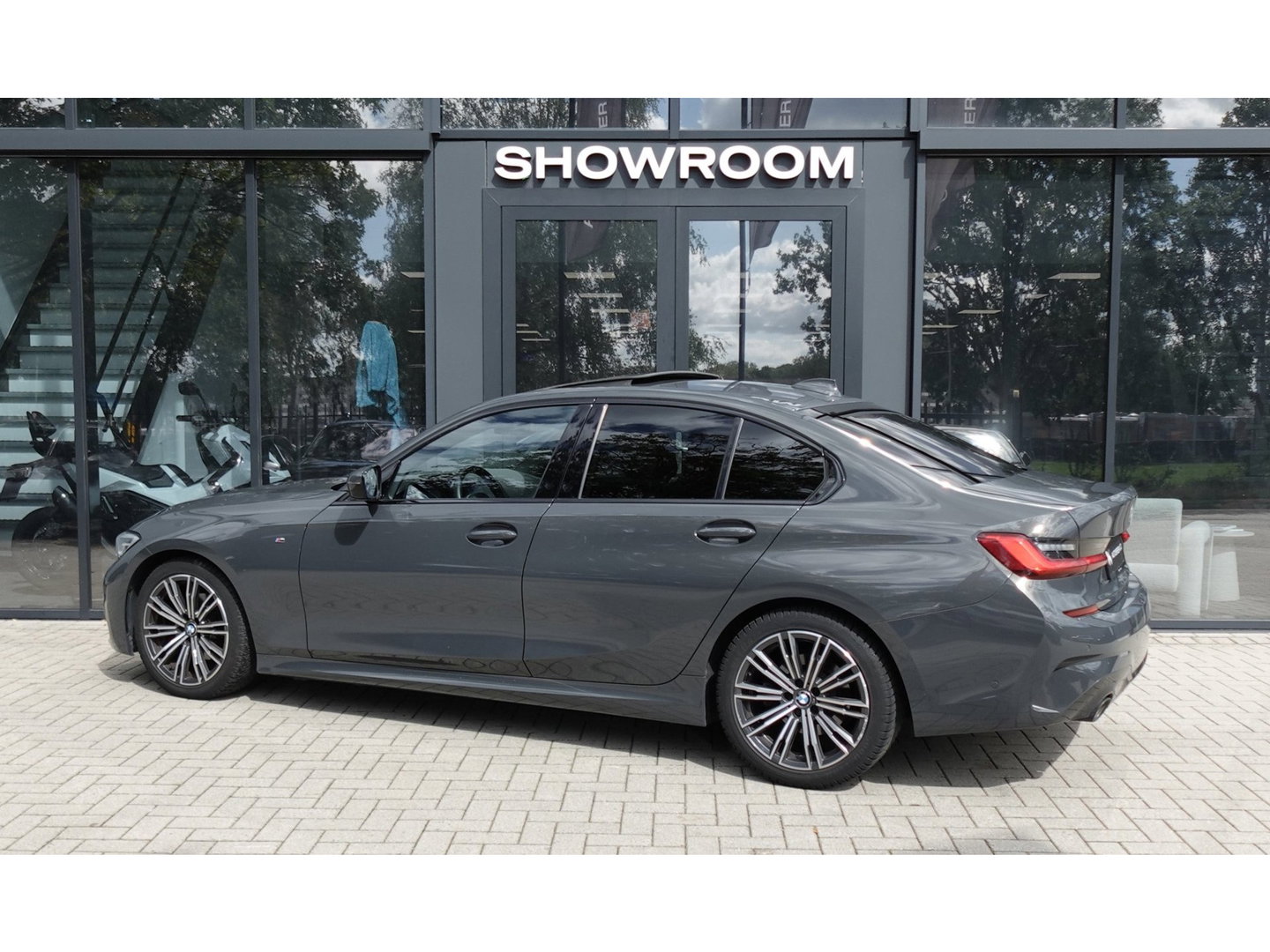 BMW 3-serie 320i High Executive PANO H&K LEDER