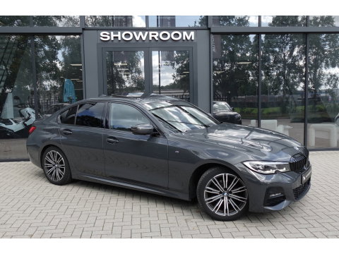BMW 3-serie 320i High Executive PANO H&K LEDER