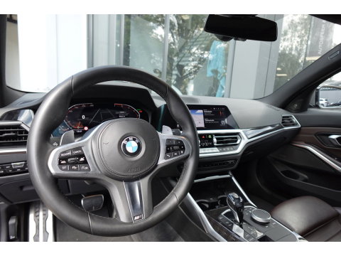 BMW 3-serie 320i High Executive PANO H&K LEDER