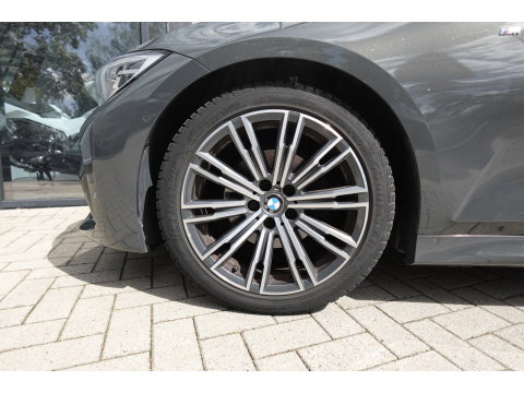 BMW 3-serie 320i High Executive PANO H&K LEDER
