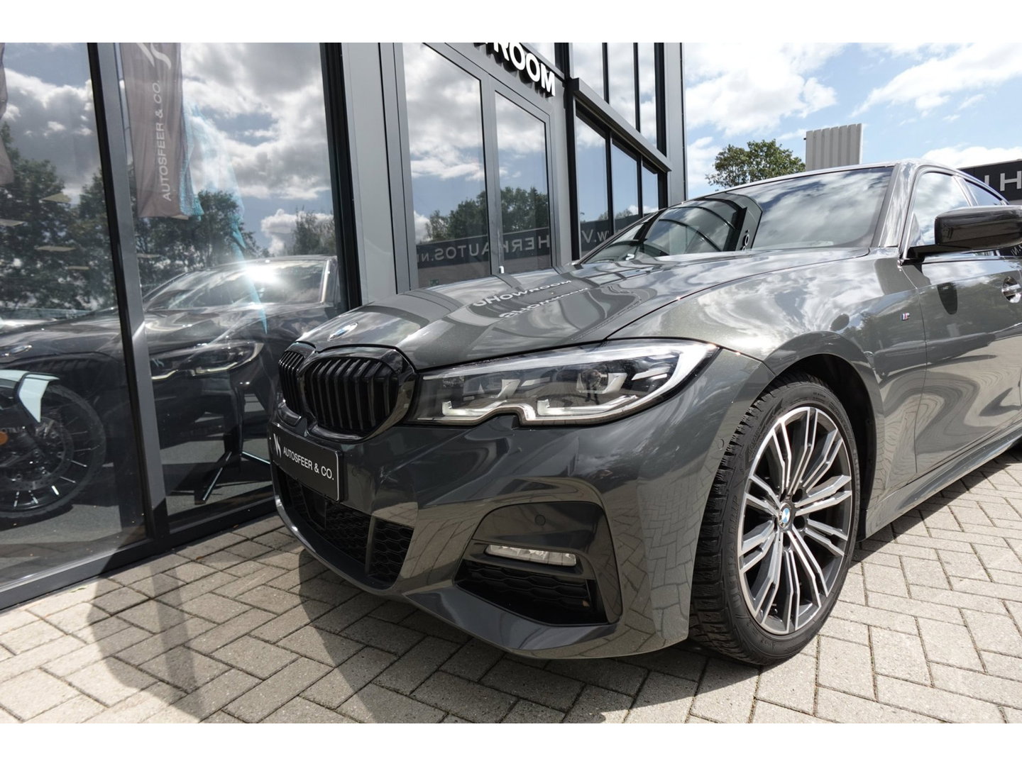 BMW 3-serie 320i High Executive PANO H&K LEDER