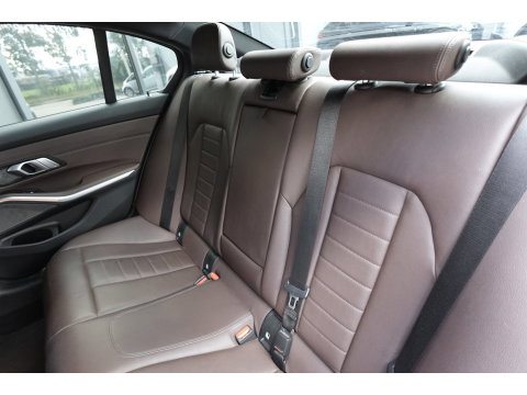 BMW 3-serie 320i High Executive PANO H&K LEDER