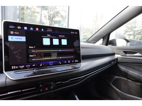 Volkswagen Golf 1.5 eTSI R-Line Edition PANO HUD KEYLESS