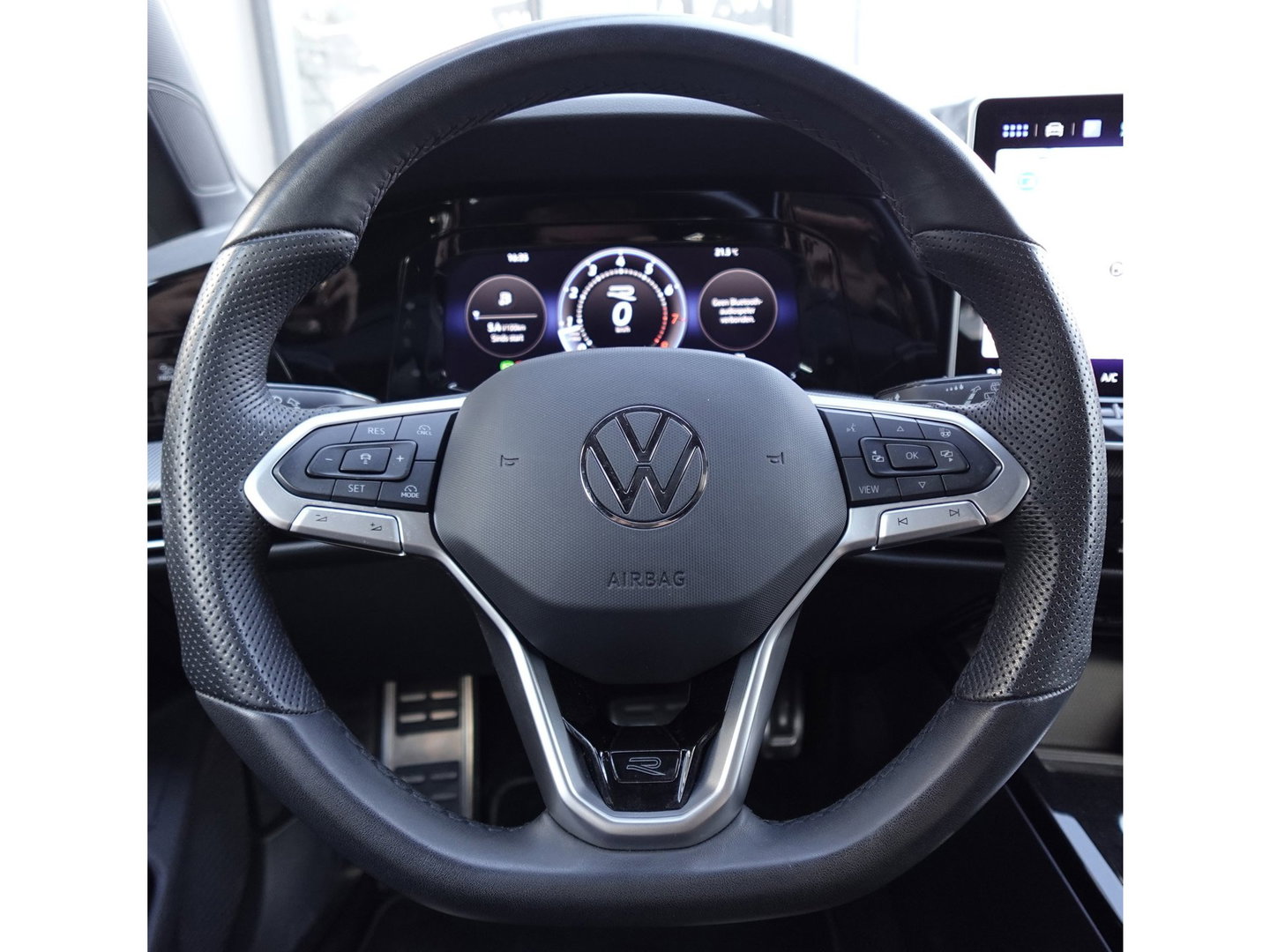Volkswagen Golf 1.5 eTSI R-Line Edition PANO HUD KEYLESS