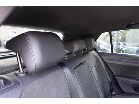 Volkswagen Golf 1.5 eTSI R-Line Edition PANO HUD KEYLESS