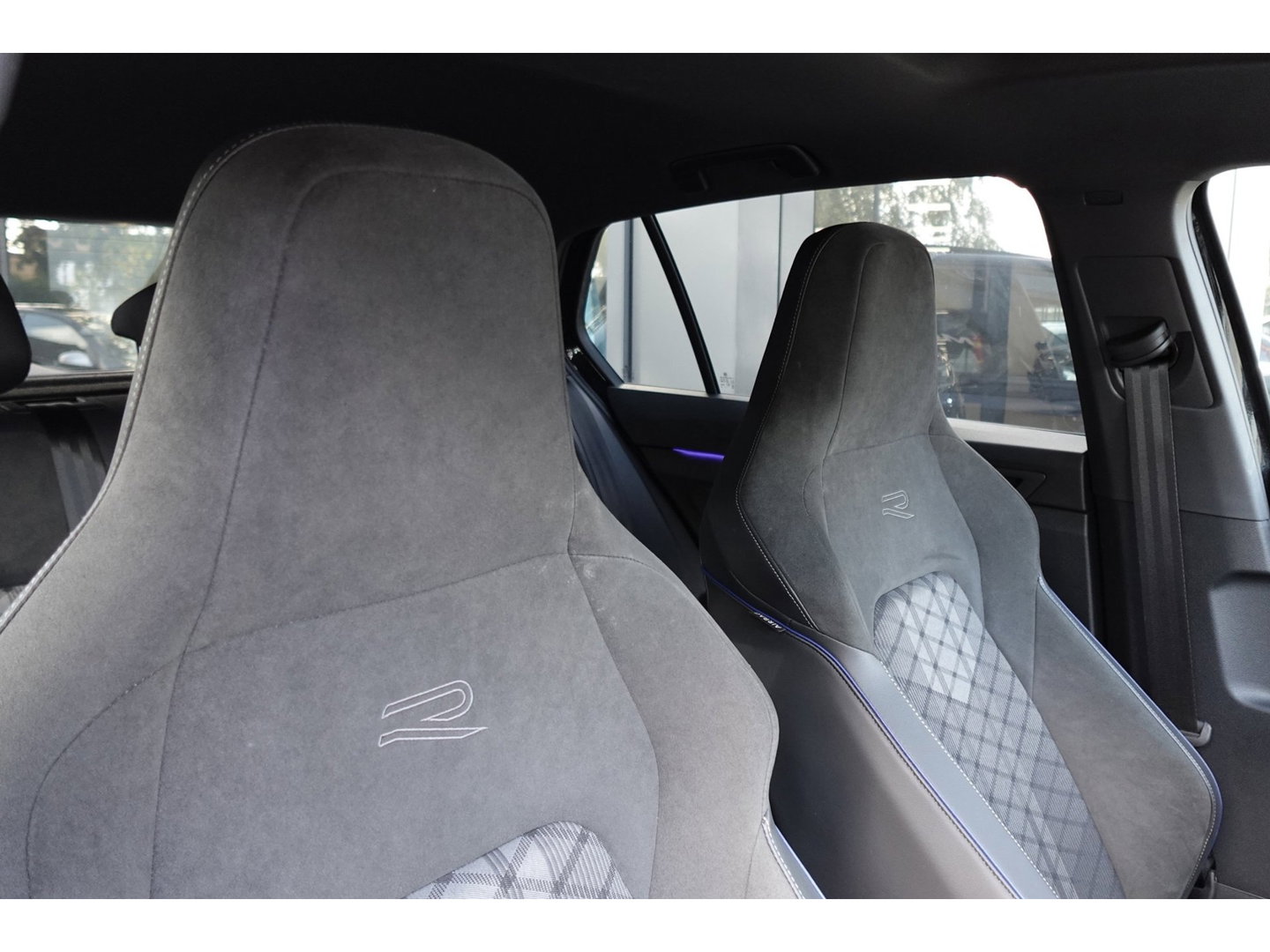 Volkswagen Golf 1.5 eTSI R-Line Edition PANO HUD KEYLESS