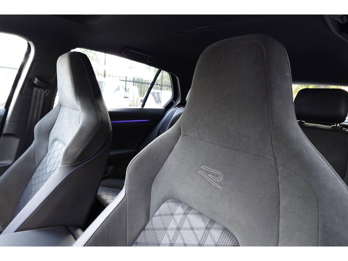 Volkswagen Golf 1.5 eTSI R-Line Edition PANO HUD KEYLESS