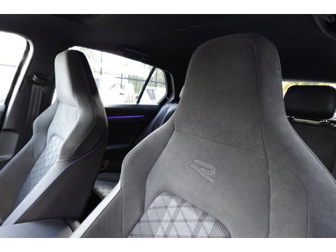 Volkswagen Golf 1.5 eTSI R-Line Edition PANO HUD KEYLESS