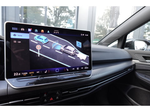 Volkswagen Golf 1.5 eTSI R-Line Edition PANO HUD KEYLESS
