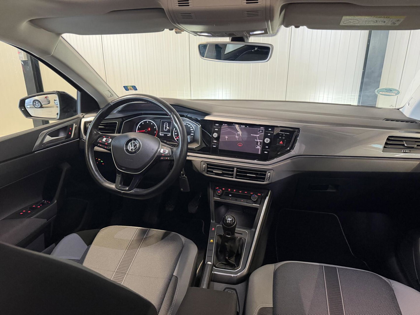 Volkswagen Polo 1.0 TSI R-line Pano Camera Beats Trekhaak
