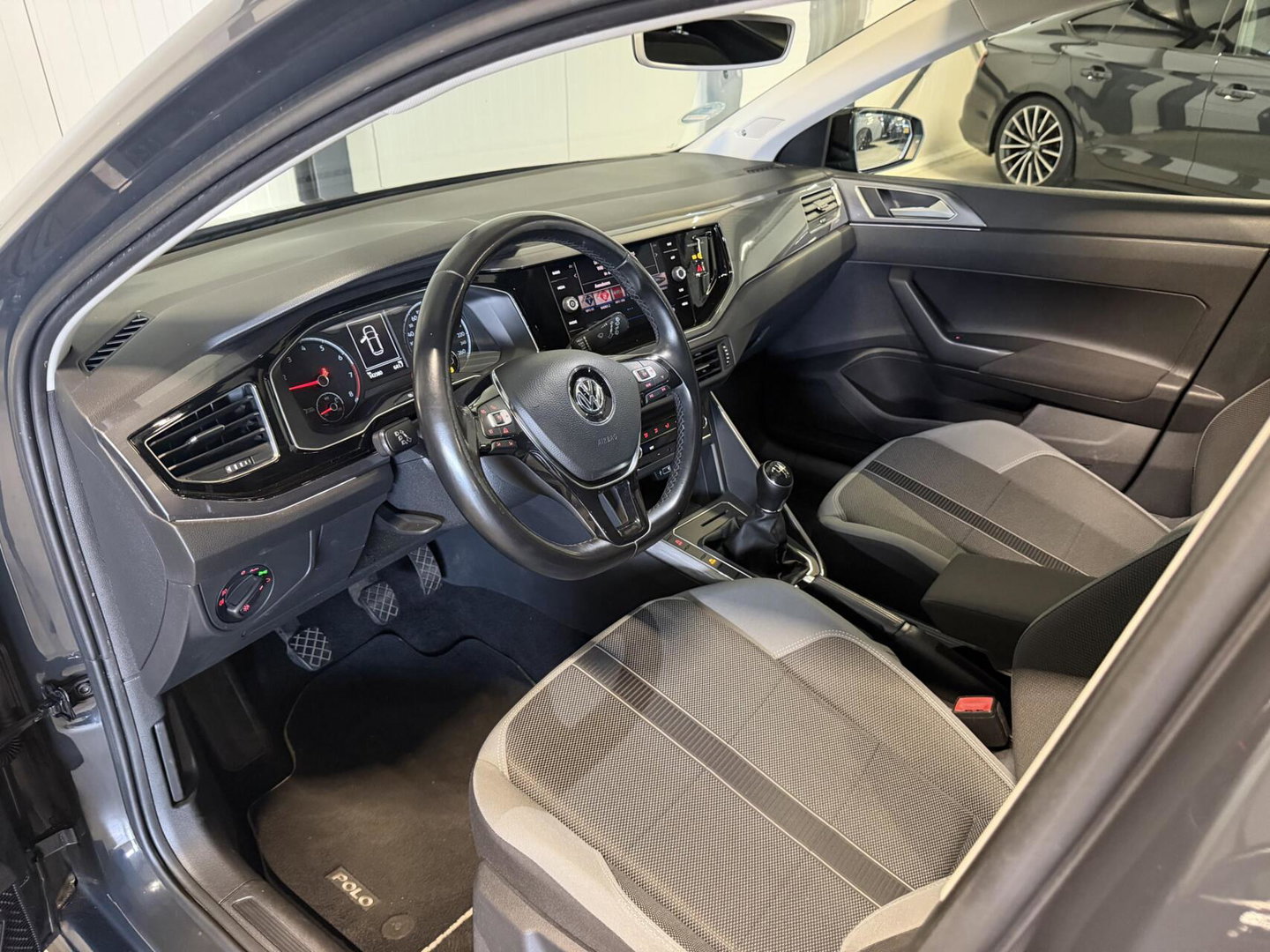 Volkswagen Polo 1.0 TSI R-line Pano Camera Beats Trekhaak