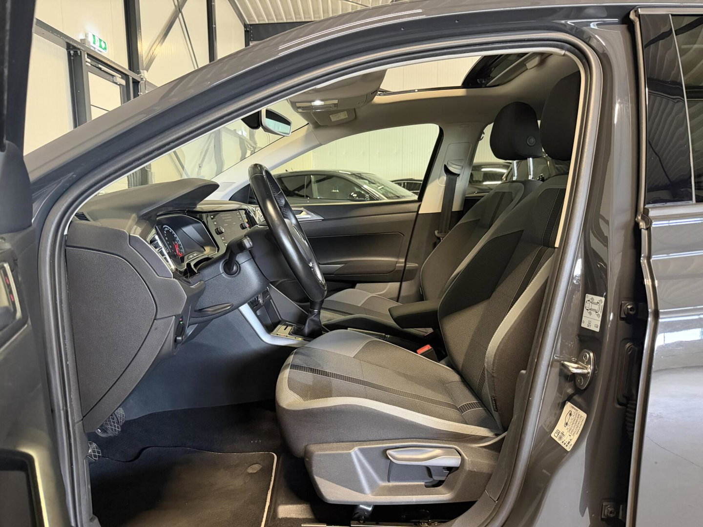 Volkswagen Polo 1.0 TSI R-line Pano Camera Beats Trekhaak
