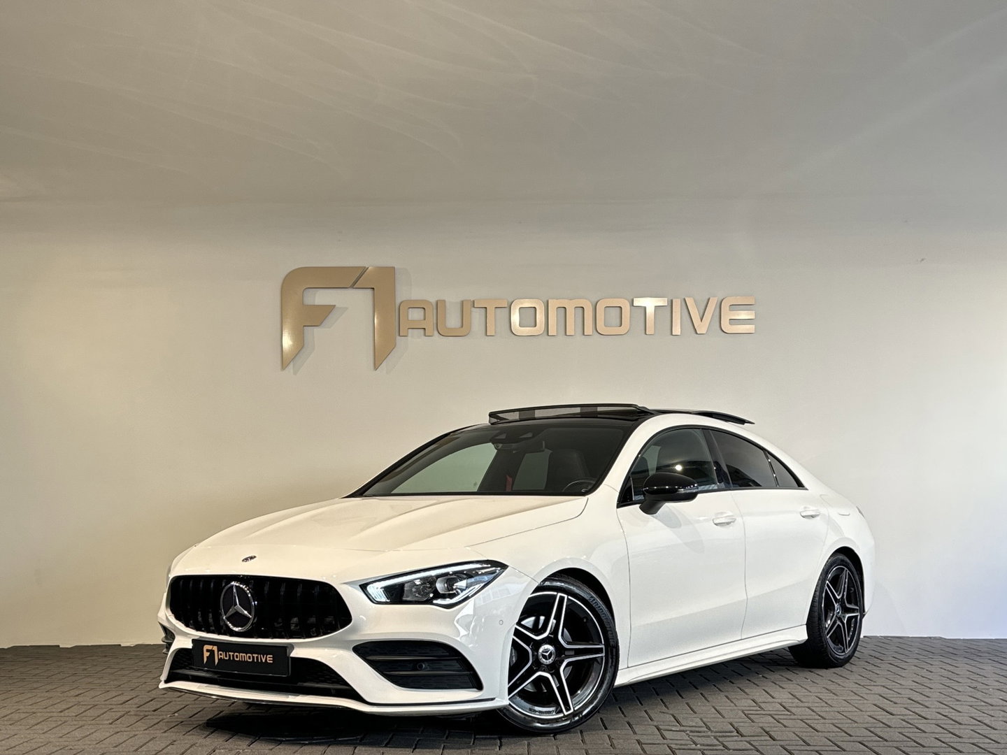 Mercedes-Benz CLA-Klasse 180 AMG Pano|Sfeer|Stoelverwarming|Lane|Cruise