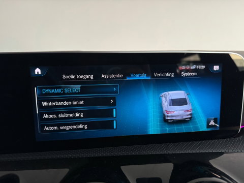 Mercedes-Benz CLA-Klasse 180 AMG Pano|Sfeer|Stoelverwarming|Lane|Cruise