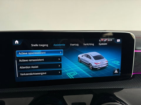 Mercedes-Benz CLA-Klasse 180 AMG Pano|Sfeer|Stoelverwarming|Lane|Cruise