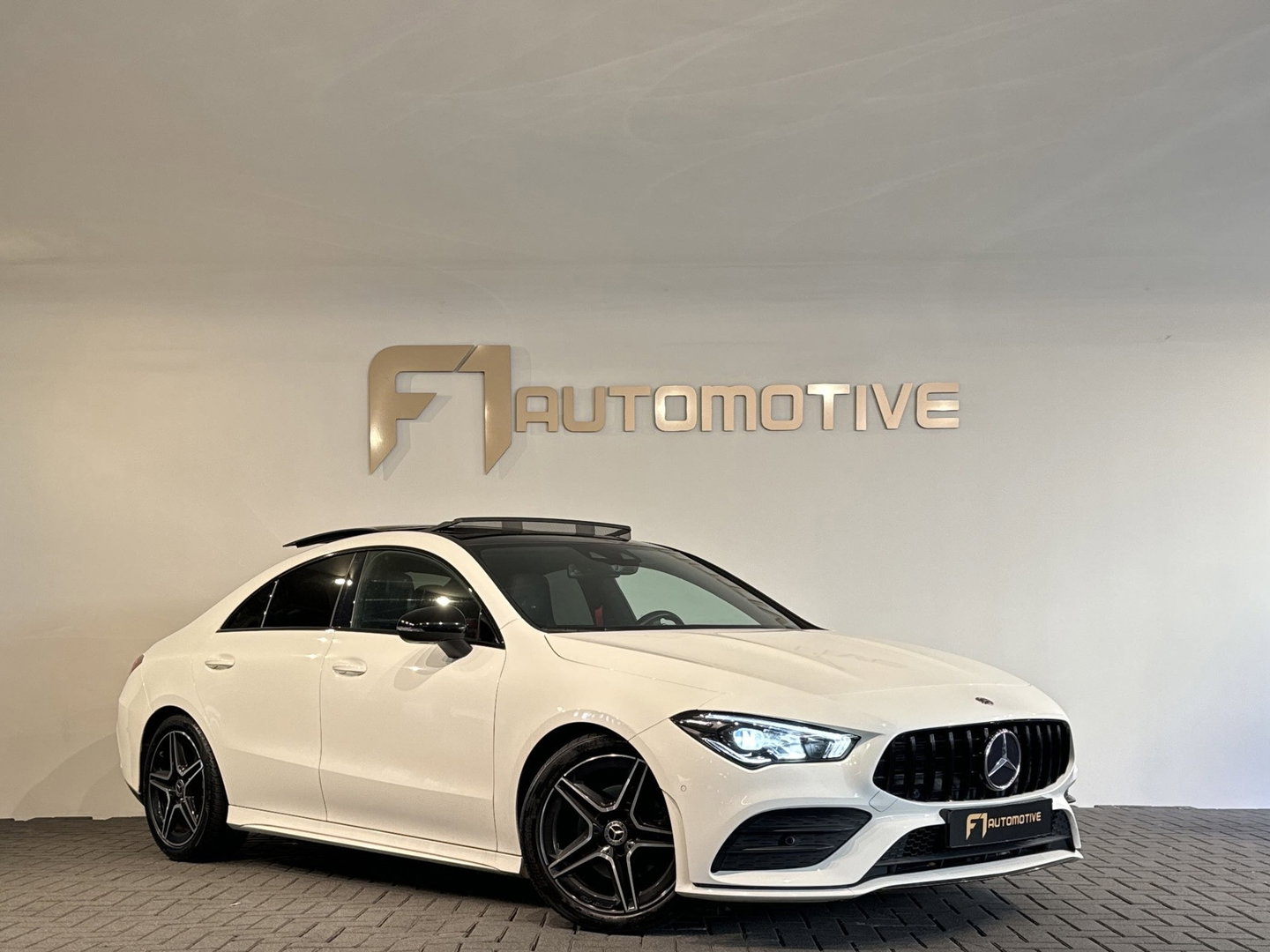 Mercedes-Benz CLA-Klasse 180 AMG Pano|Sfeer|Stoelverwarming|Lane|Cruise
