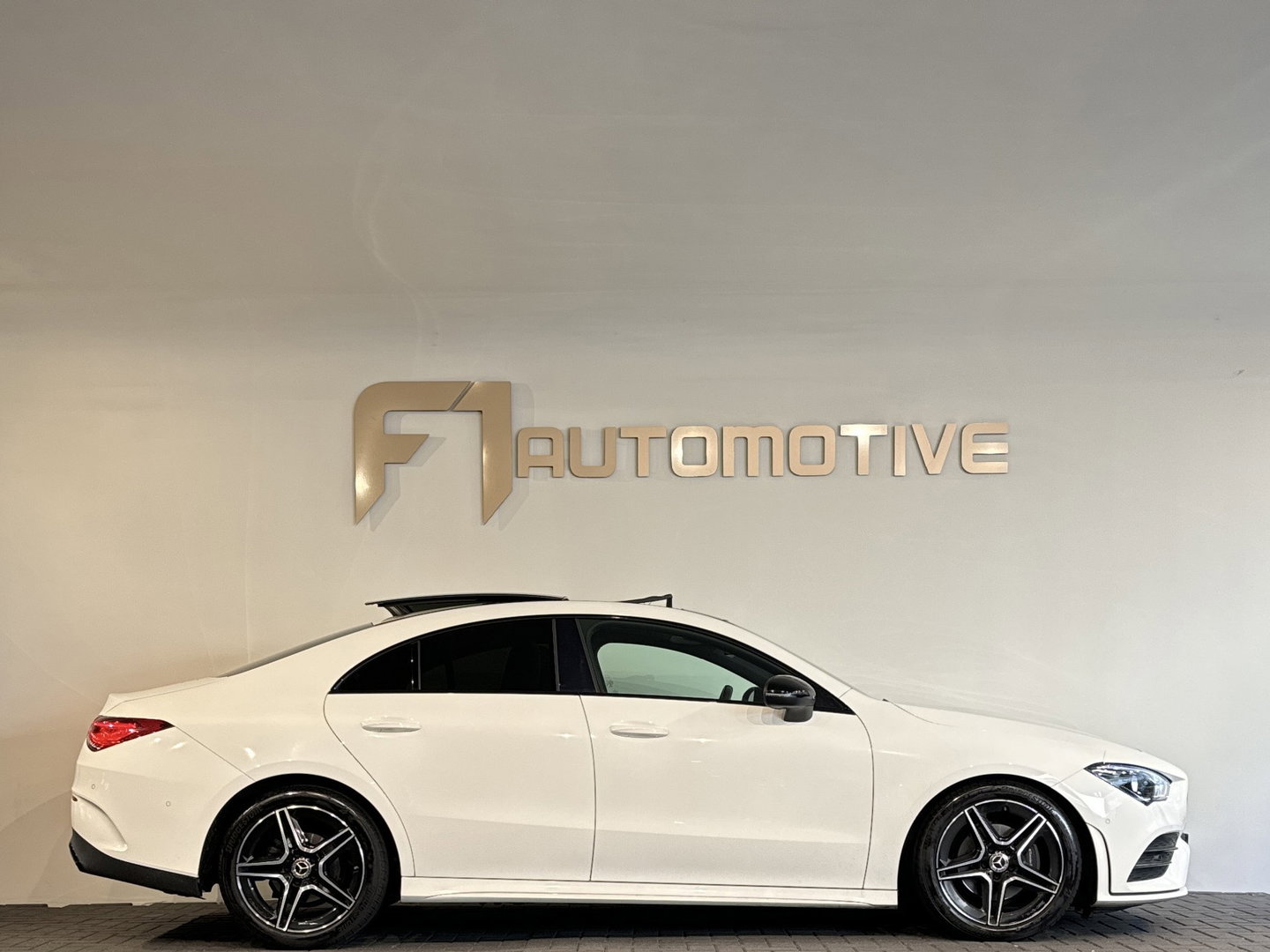 Mercedes-Benz CLA-Klasse 180 AMG Pano|Sfeer|Stoelverwarming|Lane|Cruise