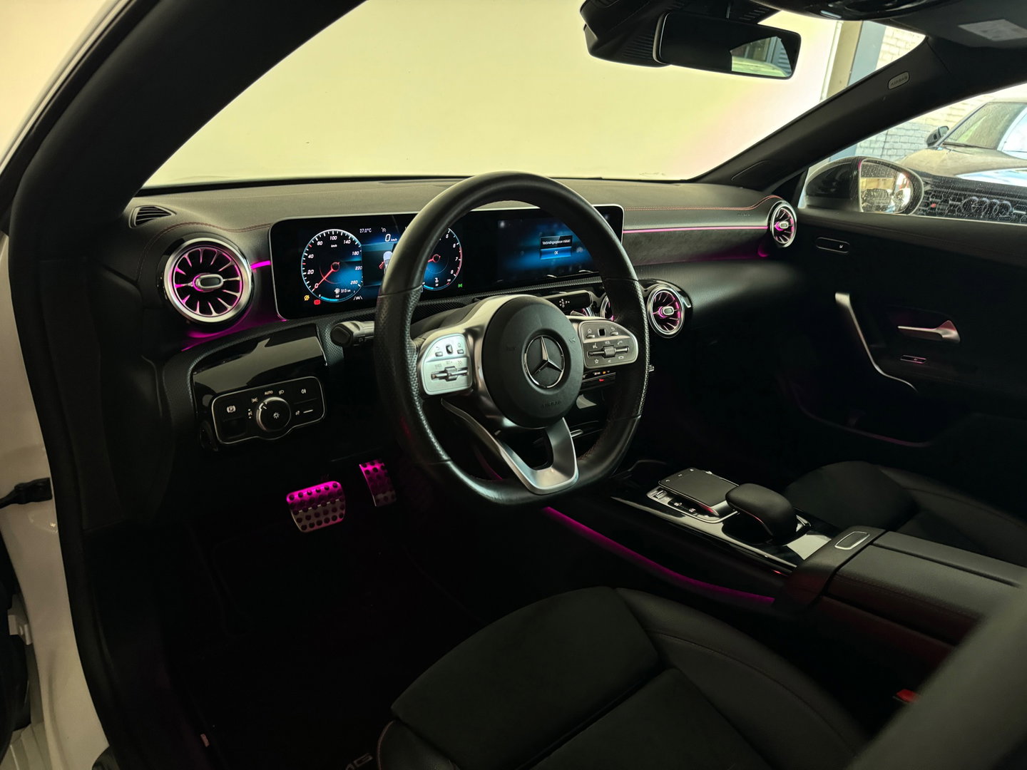 Mercedes-Benz CLA-Klasse 180 AMG Pano|Sfeer|Stoelverwarming|Lane|Cruise