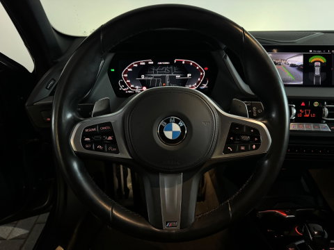 BMW 1-serie M135i xDrive Pano|H/K|Kuipstoelen|Camera|Sfeer