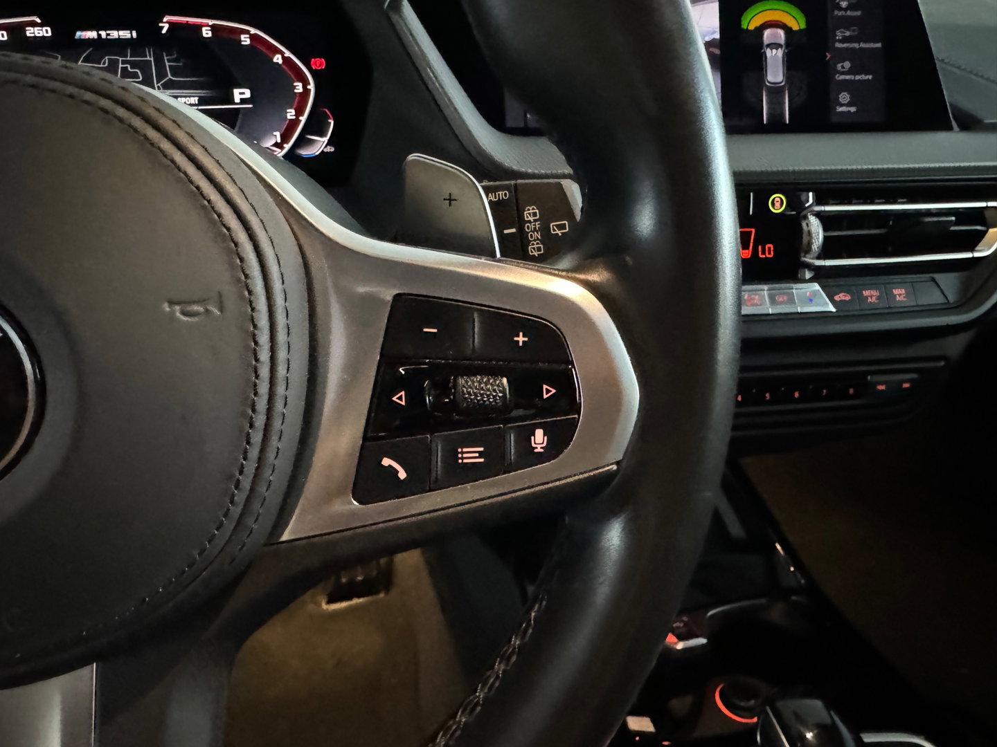 BMW 1-serie M135i xDrive Pano|H/K|Kuipstoelen|Camera|Sfeer