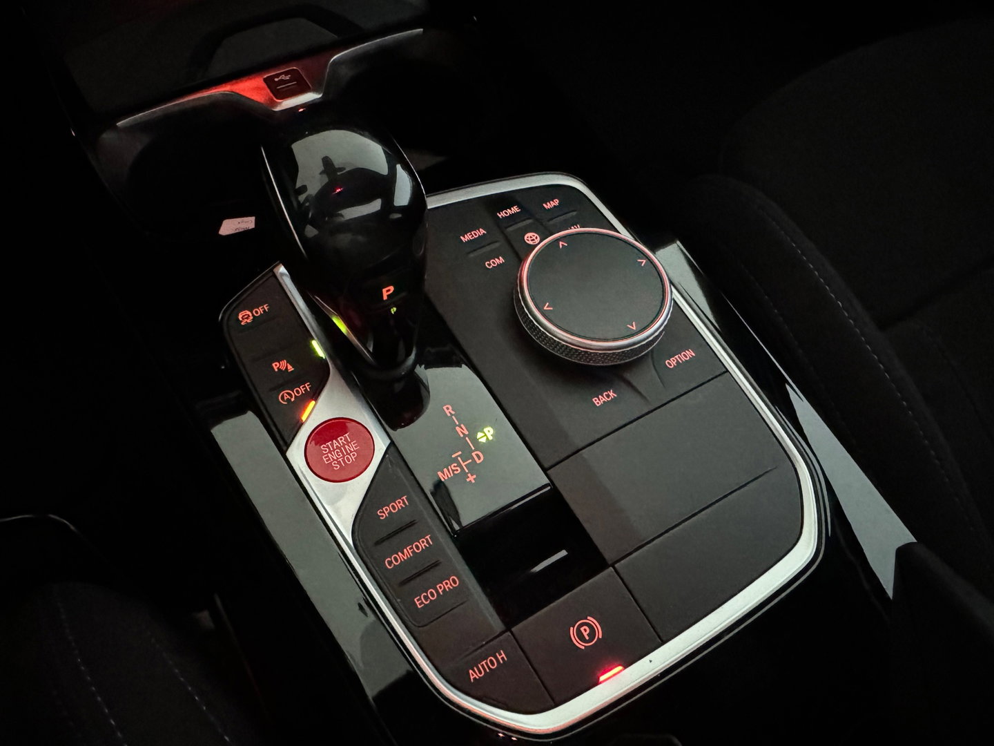 BMW 1-serie M135i xDrive Pano|H/K|Kuipstoelen|Camera|Sfeer