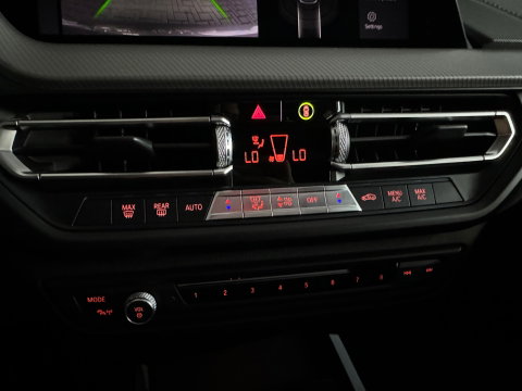 BMW 1-serie M135i xDrive Pano|H/K|Kuipstoelen|Camera|Sfeer