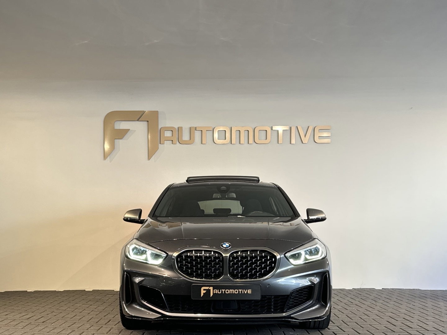 BMW 1-serie M135i xDrive Pano|H/K|Kuipstoelen|Camera|Sfeer