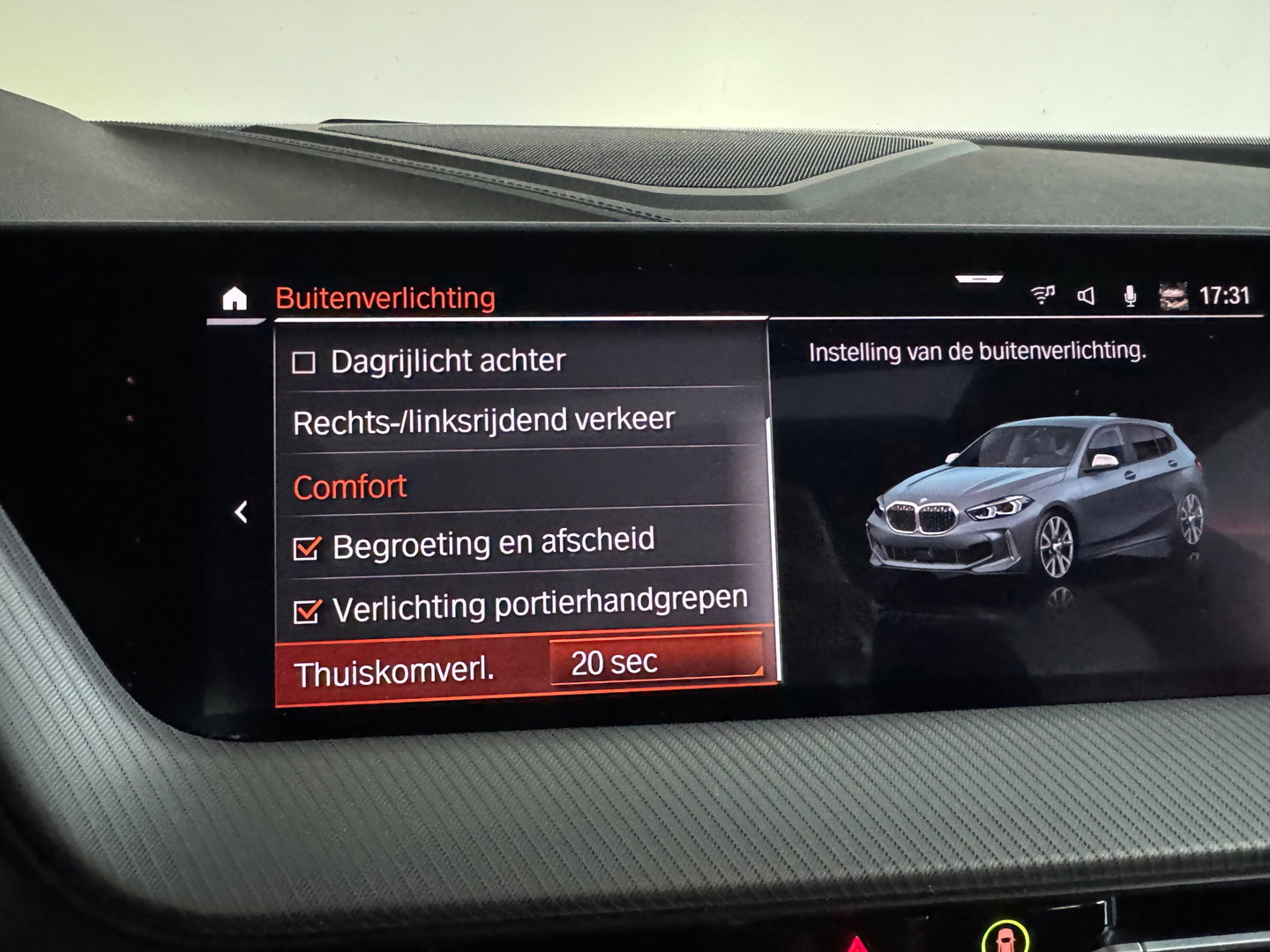 BMW 1-serie M135i xDrive Pano|H/K|Kuipstoelen|Camera|Sfeer