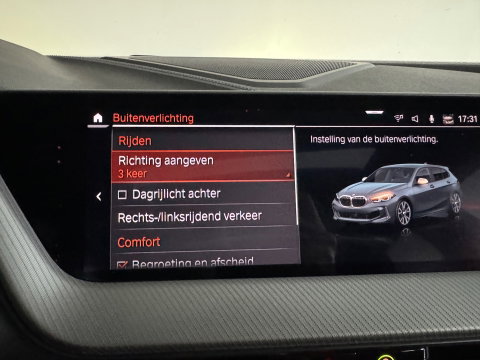 BMW 1-serie M135i xDrive Pano|H/K|Kuipstoelen|Camera|Sfeer