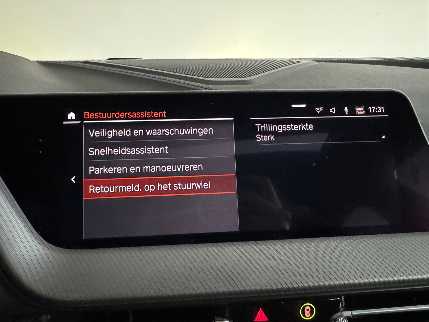 BMW 1-serie M135i xDrive Pano|H/K|Kuipstoelen|Camera|Sfeer