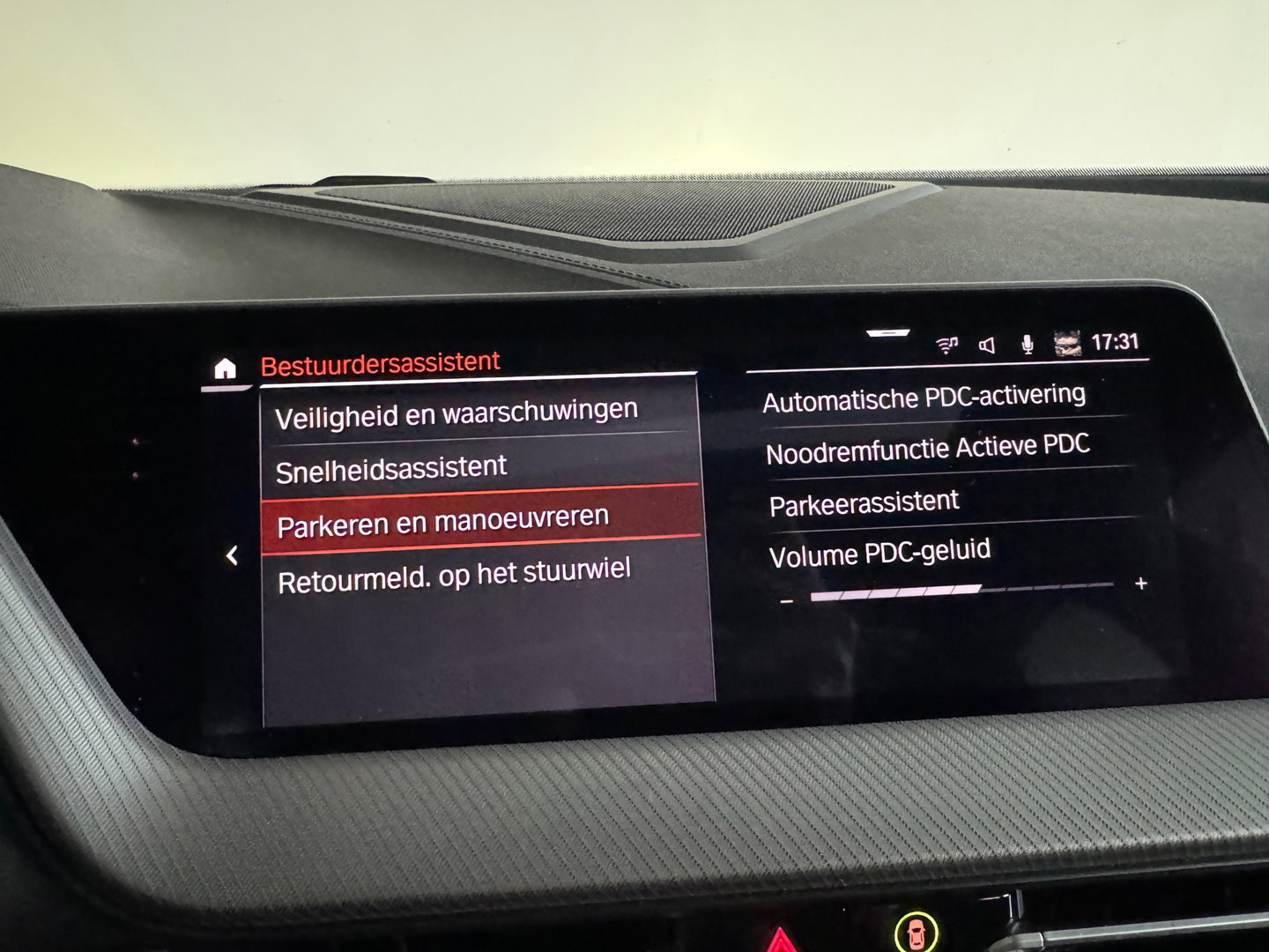 BMW 1-serie M135i xDrive Pano|H/K|Kuipstoelen|Camera|Sfeer