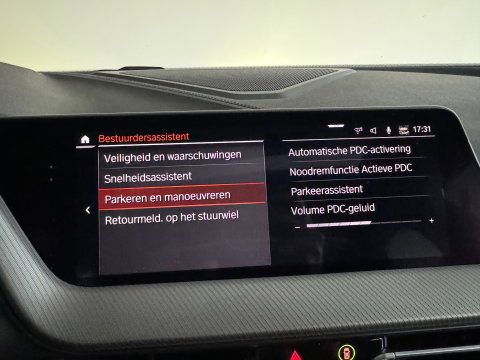BMW 1-serie M135i xDrive Pano|H/K|Kuipstoelen|Camera|Sfeer