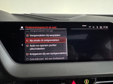 BMW 1-serie M135i xDrive Pano|H/K|Kuipstoelen|Camera|Sfeer