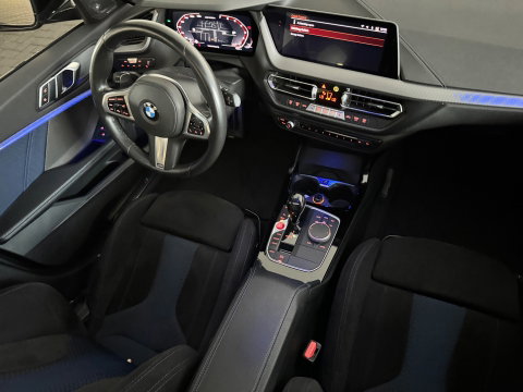 BMW 1-serie M135i xDrive Pano|H/K|Kuipstoelen|Camera|Sfeer