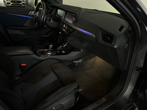 BMW 1-serie M135i xDrive Pano|H/K|Kuipstoelen|Camera|Sfeer