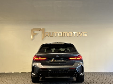 BMW 1-serie M135i xDrive Pano|H/K|Kuipstoelen|Camera|Sfeer