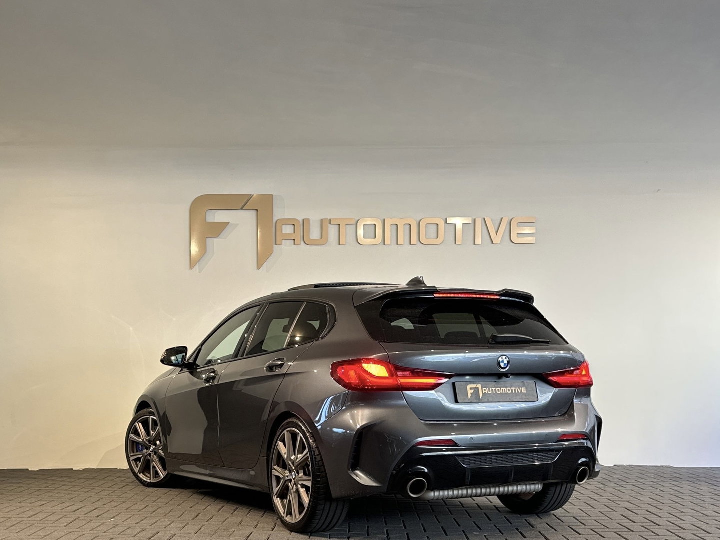 BMW 1-serie M135i xDrive Pano|H/K|Kuipstoelen|Camera|Sfeer