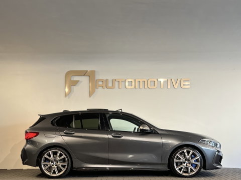 BMW 1-serie M135i xDrive Pano|H/K|Kuipstoelen|Camera|Sfeer