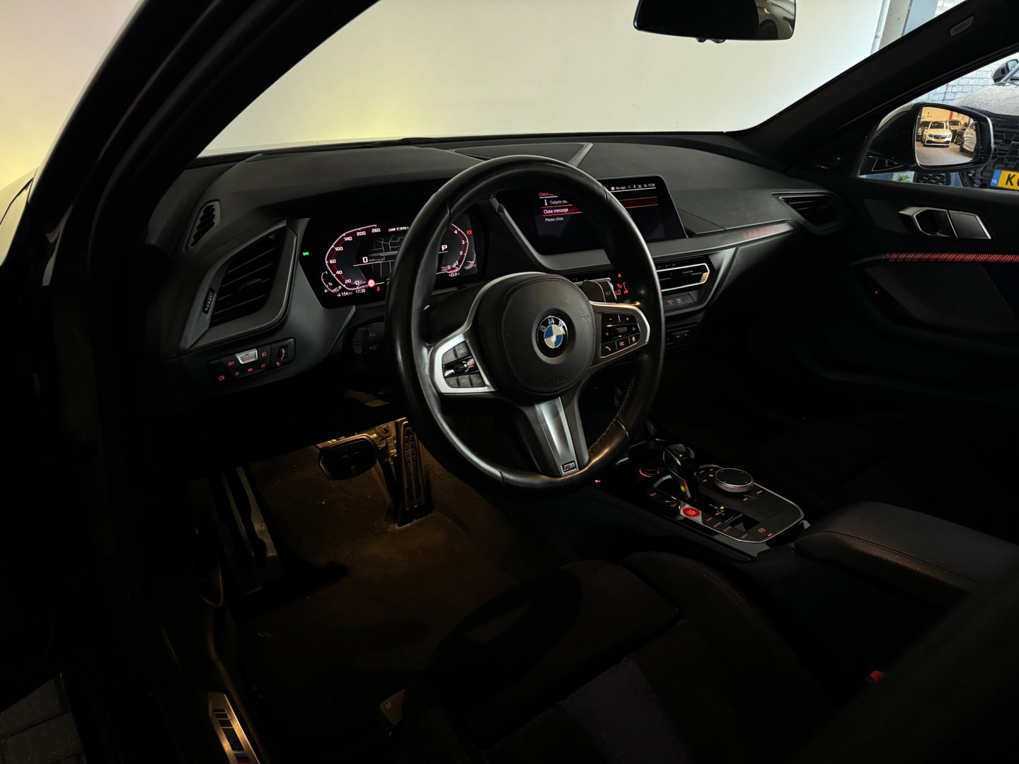 BMW 1-serie M135i xDrive Pano|H/K|Kuipstoelen|Camera|Sfeer