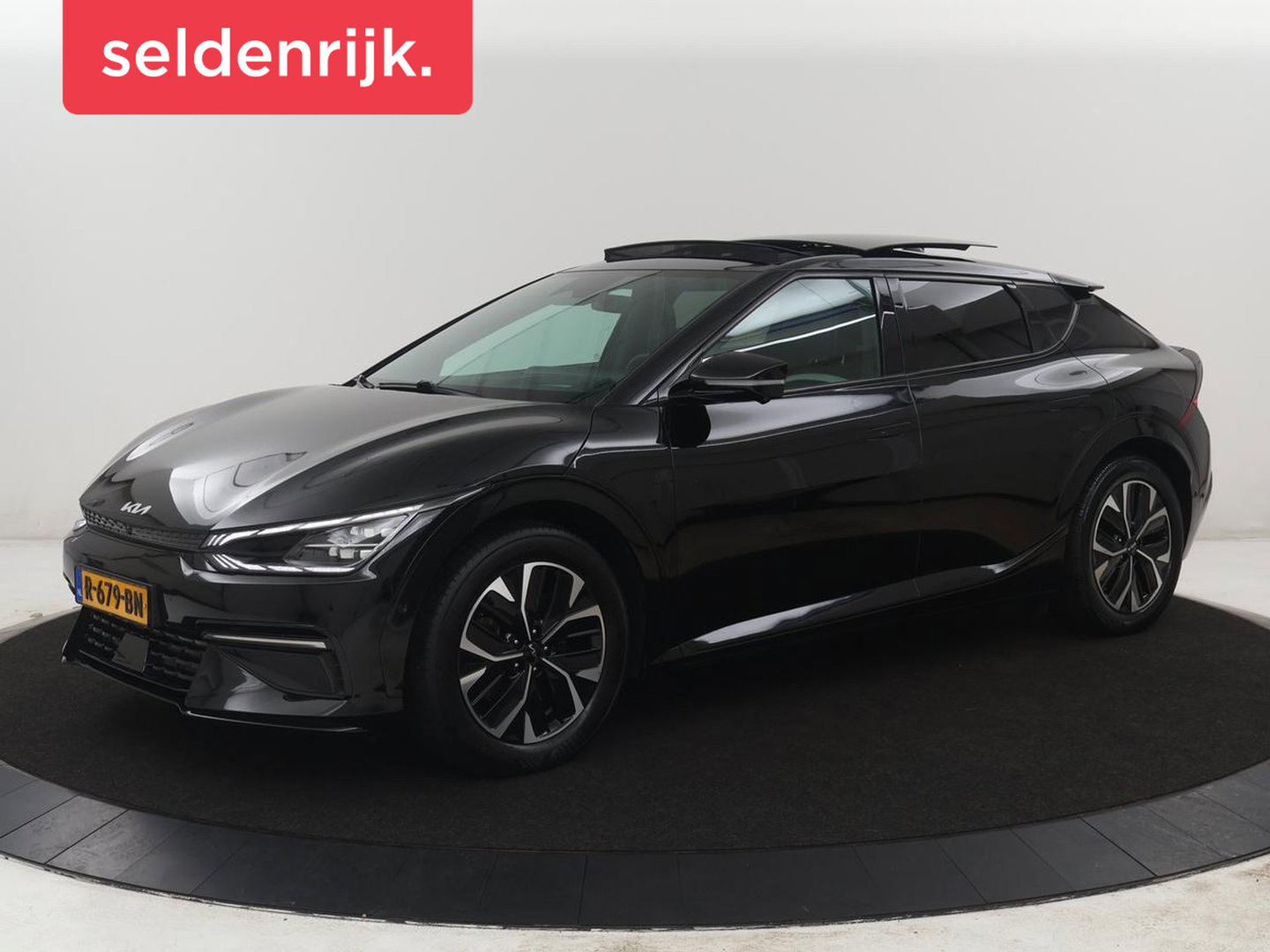 Kia EV6 GT-Line 77.4 kWh | SOH 95% | Trekhaak | Panoramadak | Head up | Adaptive cruise | 360 camera | Stoelventilatie | Stuur/stoel verwarming | Memory | Meridian Sound | Carplay |