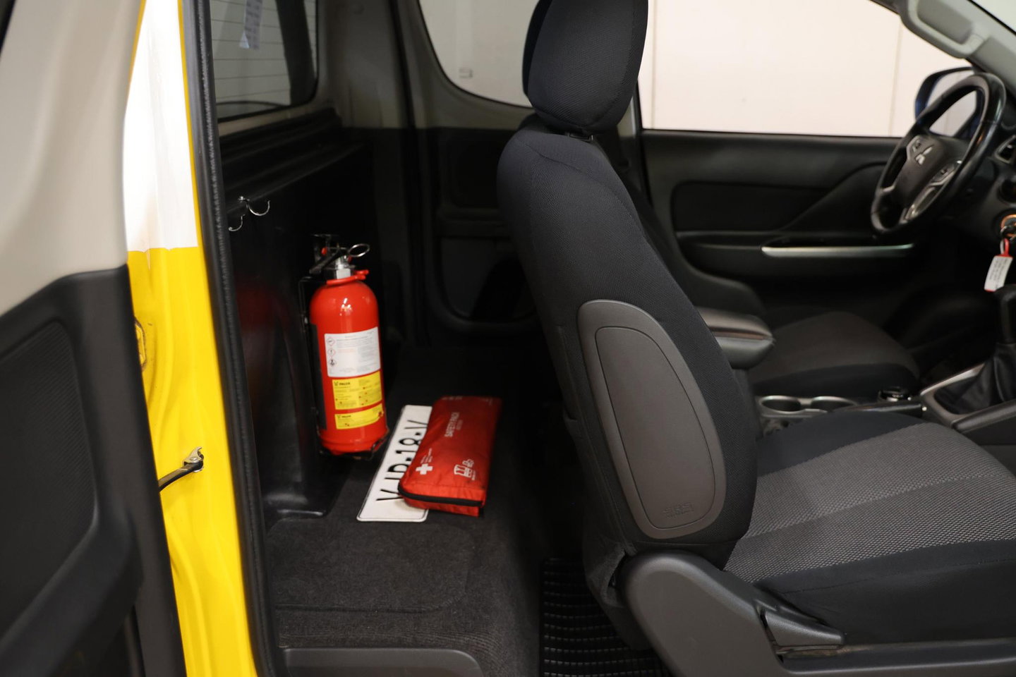 Mitsubishi L200 2.2 DI-D Club Cab Intense 4X4 4WD TREKHAAK