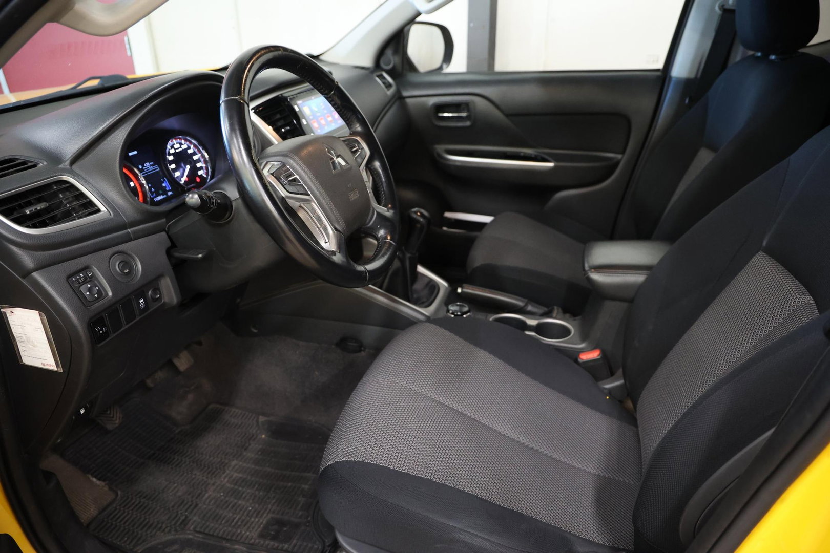 Mitsubishi L200 2.2 DI-D Club Cab Intense 4X4 4WD TREKHAAK