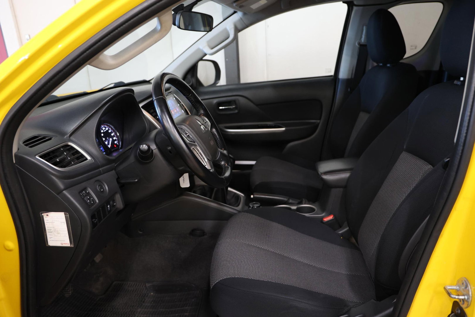 Mitsubishi L200 2.2 DI-D Club Cab Intense 4X4 4WD TREKHAAK