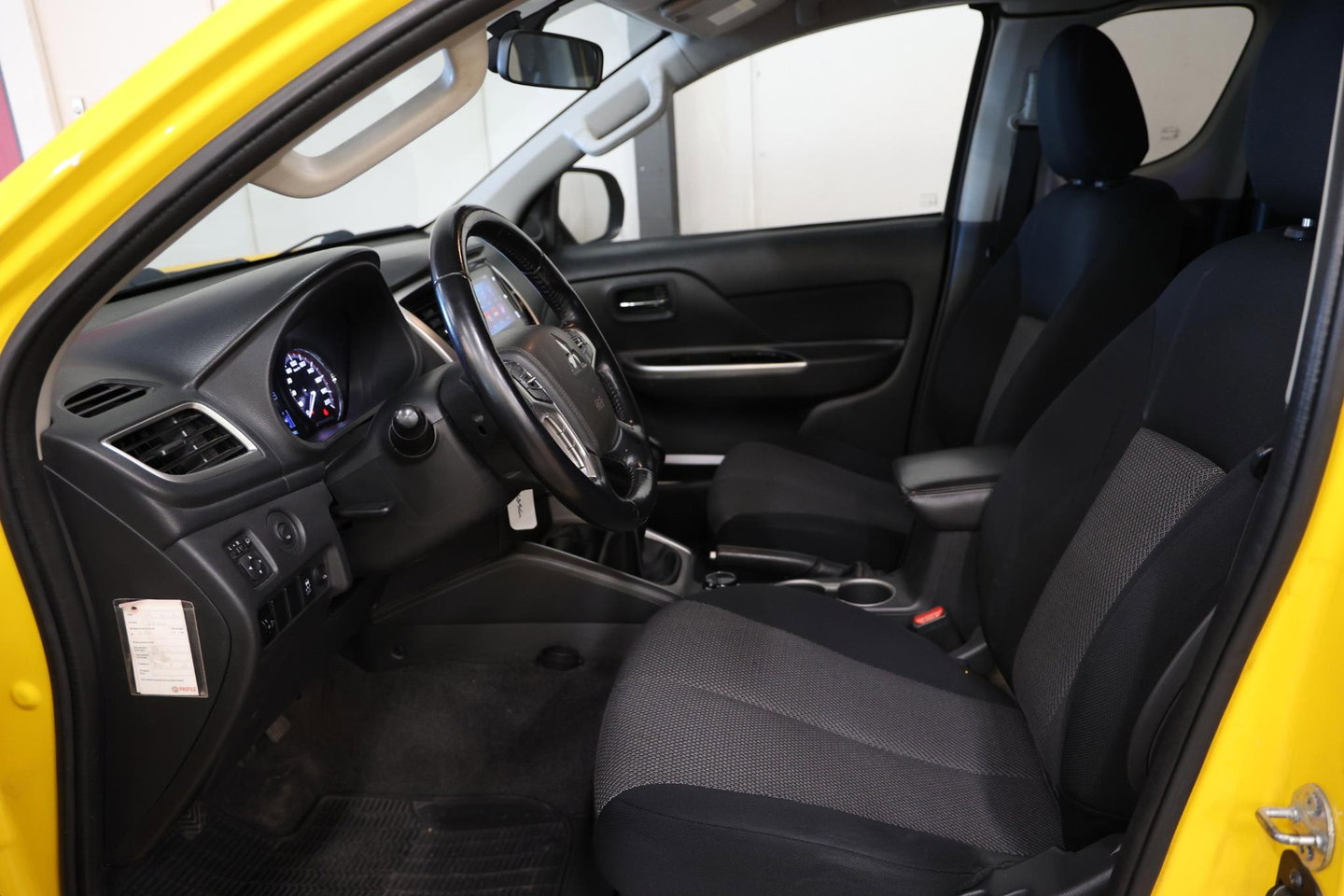 Mitsubishi L200 2.2 DI-D Club Cab Intense 4X4 4WD TREKHAAK