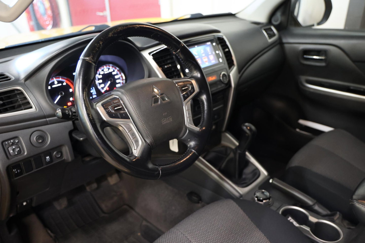 Mitsubishi L200 2.2 DI-D Club Cab Intense 4X4 4WD TREKHAAK