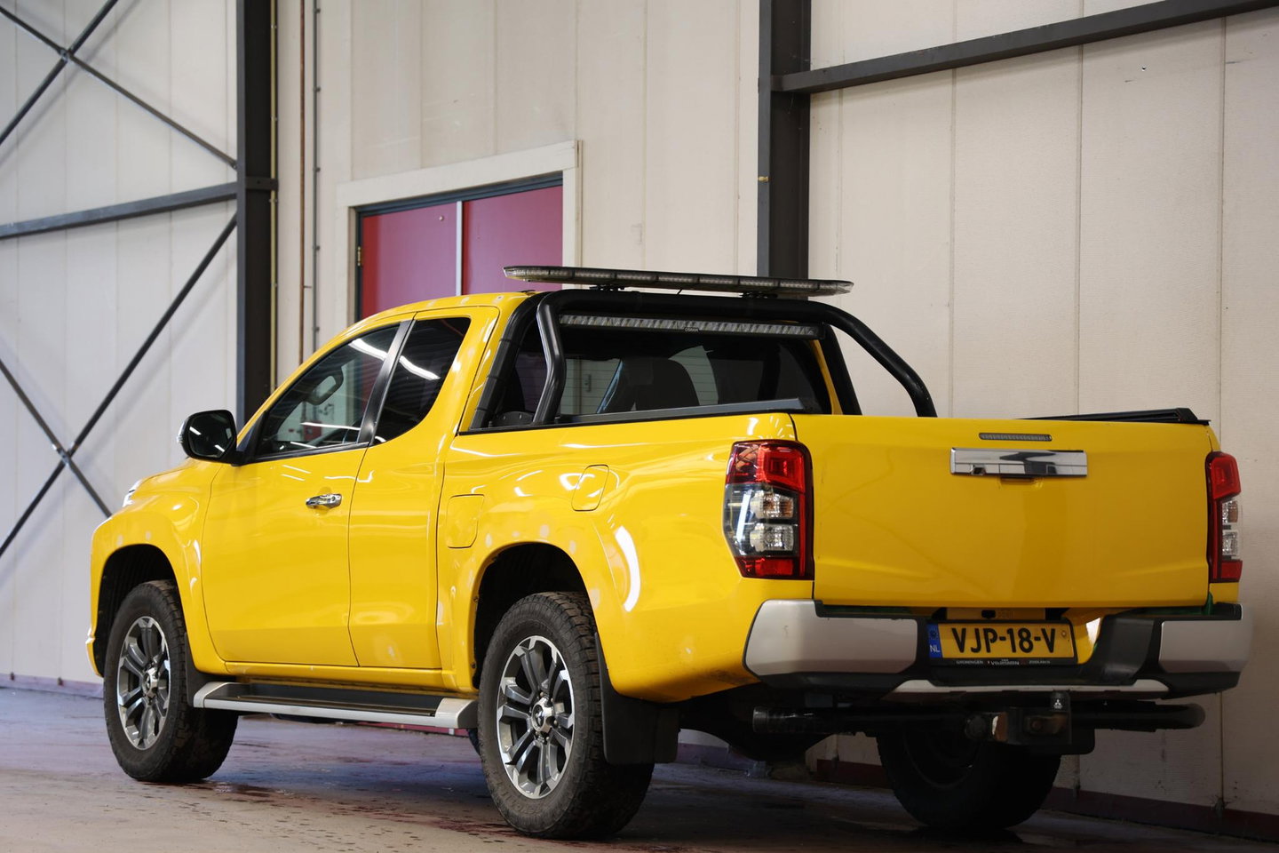 Mitsubishi L200 2.2 DI-D Club Cab Intense 4X4 4WD TREKHAAK