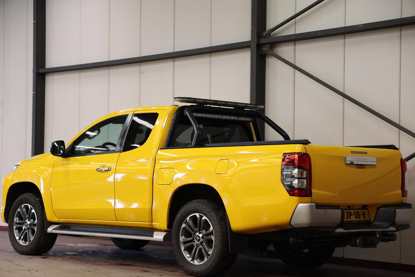 Mitsubishi L200 2.2 DI-D Club Cab Intense 4X4 4WD TREKHAAK