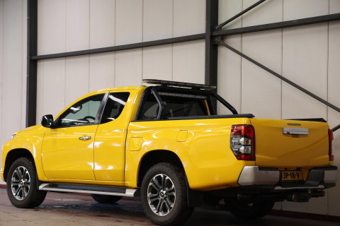 Mitsubishi L200 2.2 DI-D Club Cab Intense 4X4 4WD TREKHAAK